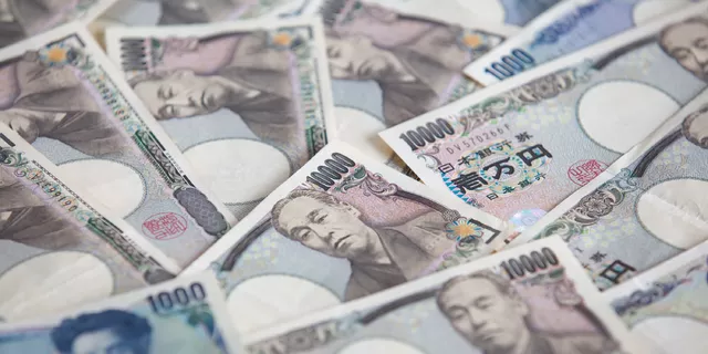 USD/JPY: market consolidating along Moving Average