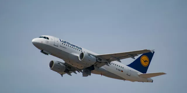 Lufthansa: Stocks Drop Ahead of Additional Issue