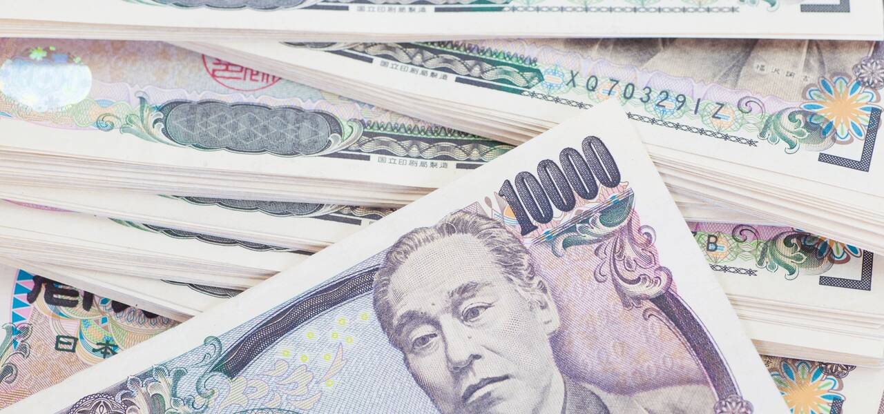 USD/JPY: flat under Moving Averages